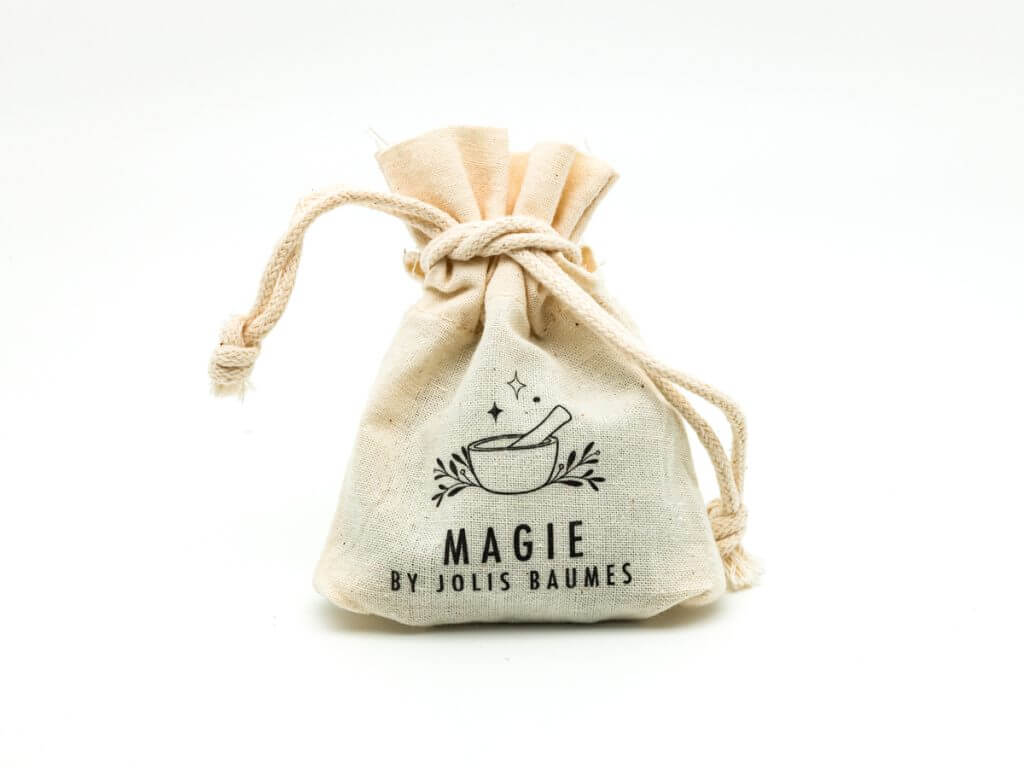 pochon à bijoux avec le logo magie by jolis baumes, réalisé par l'agence com commerce