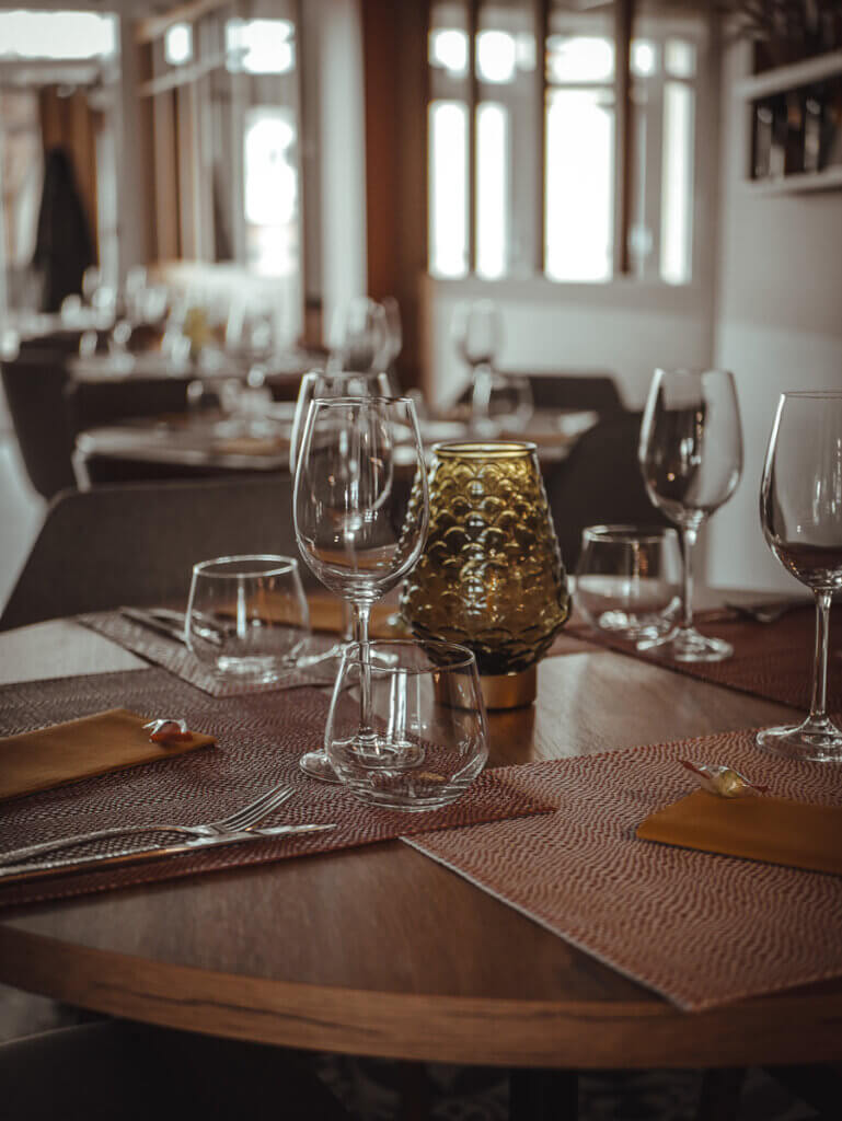 table dans l'hôtel Larivaut, shooting photo professionnel pour les restaurateurs
